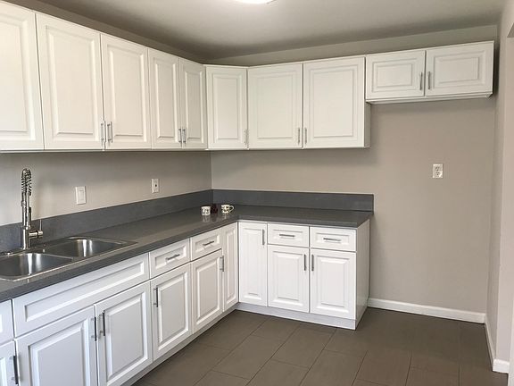 3rd image of 8116 Stanford Ave