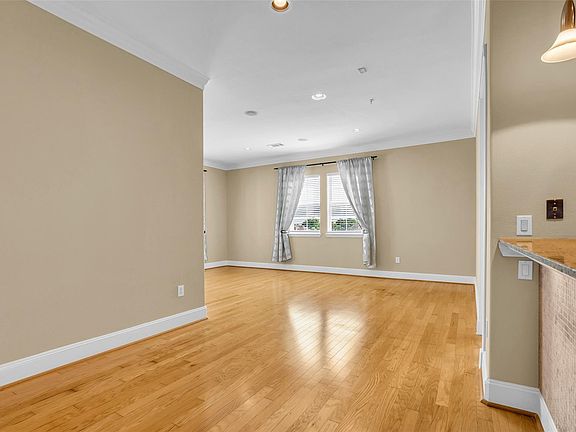 4th image of 7134 Mapleridge St Unit 3F