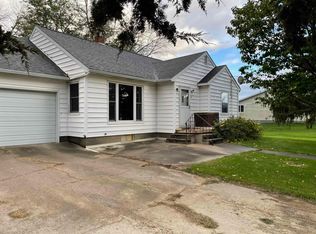 107 Rainbow Ave, Rowley, IA 52329
