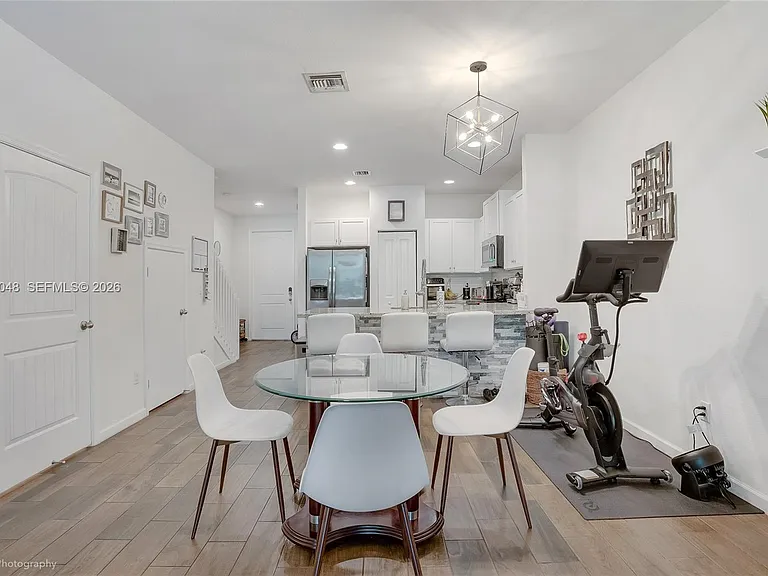 355 SE 1st Dr — Photo 3