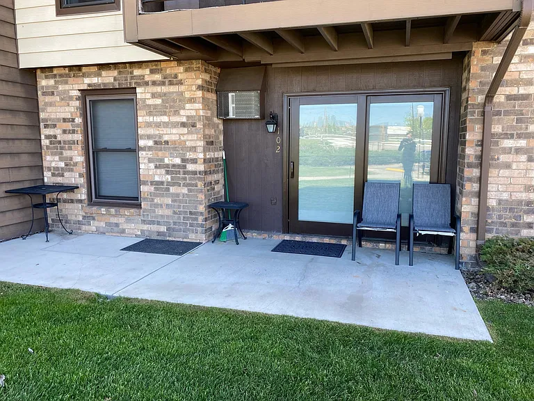 4460 S Poplar St #102 — Photo 2