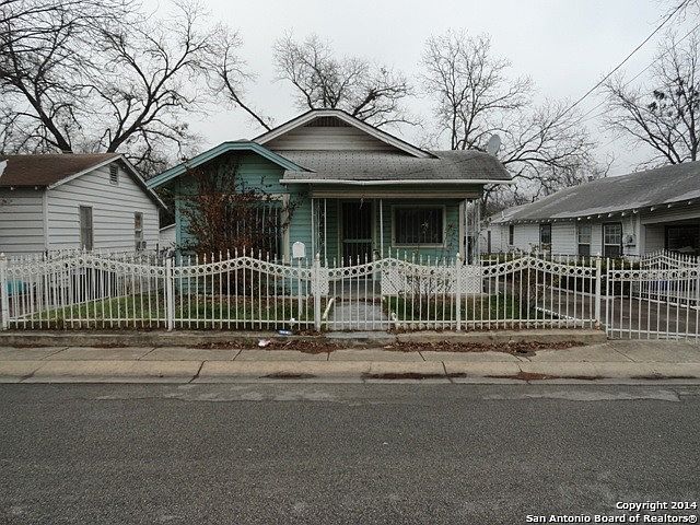 1st image of 211 Teresa St