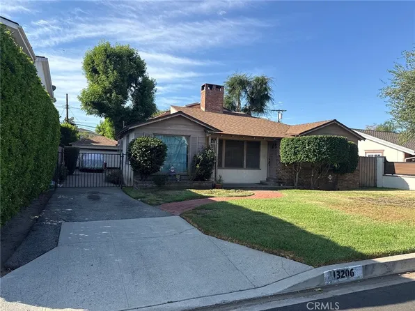 13206 Otsego St, Sherman Oaks, CA 91423