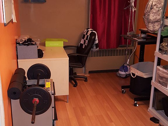 Middle room (Office, Home Gym)