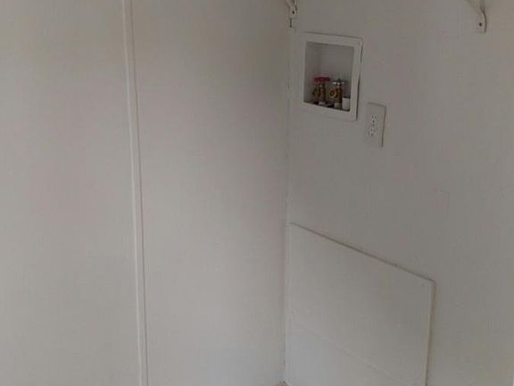Washer/Dryer area