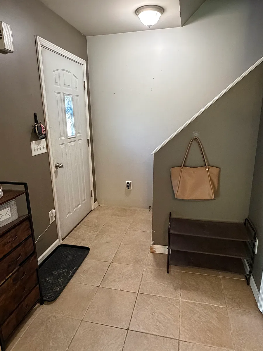 Building Photo - 27 Ravine St #27