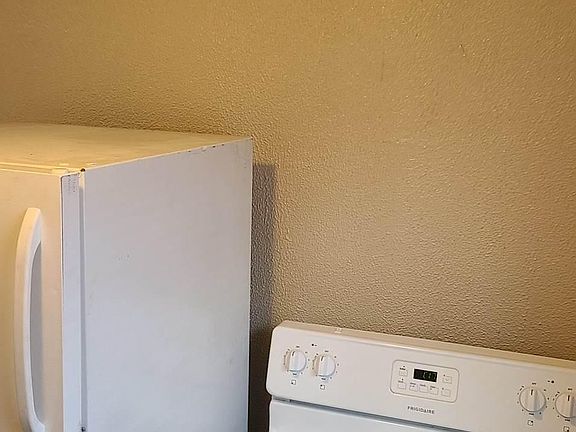 3rd image of 1290 Deeds Ave APT C