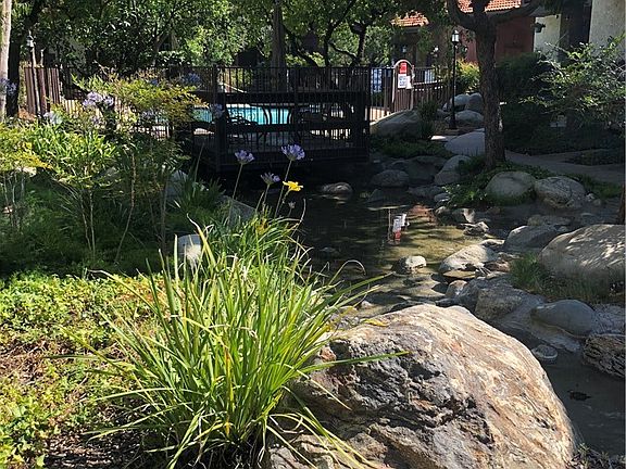 4th image of 21931 Burbank Blvd #46