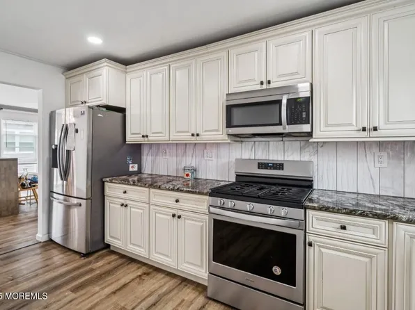 8 Augusta Court, Toms River, NJ 08757