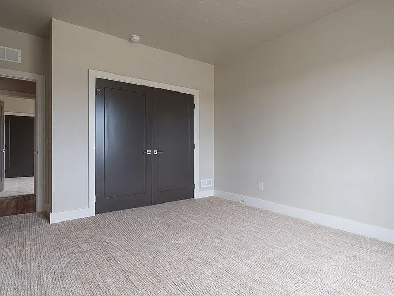 1385 Laramie Ave — Photo 14