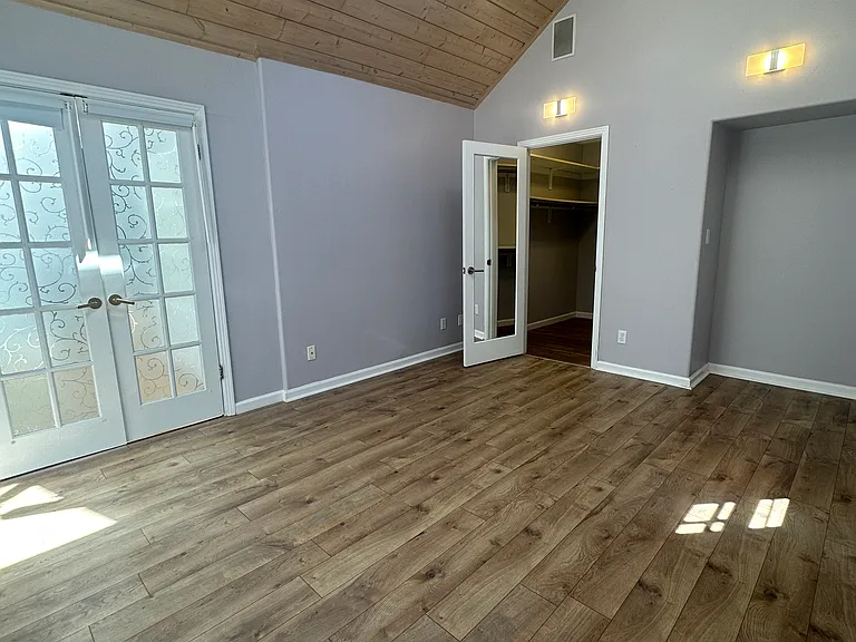 1613 Mariposa Ave — Photo 18