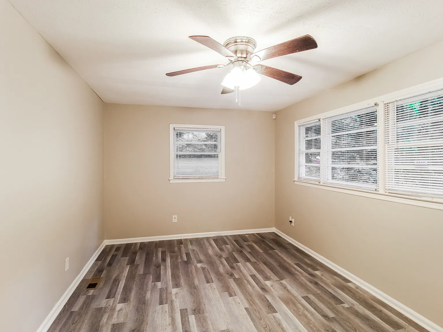 3 bed, 1.0 bath, 1012 sqft, $1,460 — Photo 4