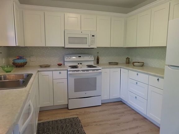 3rd image of 10700 E Hills And Dales Dr