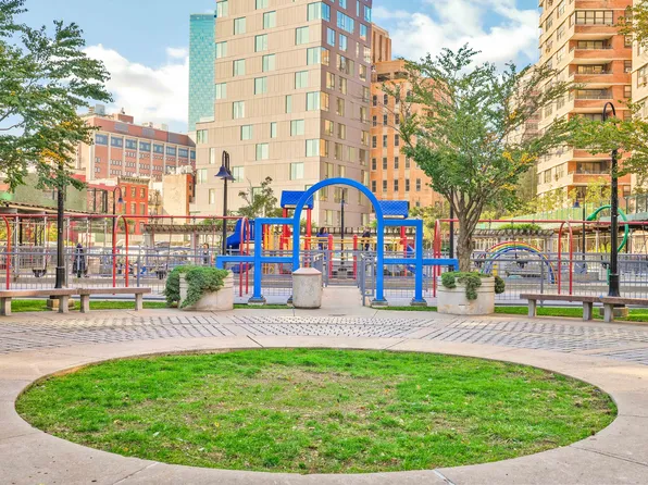 268 East Broadway image 30 of 38