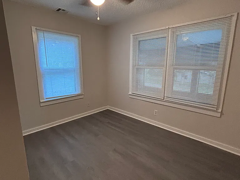 301 N Kates Ave — Photo 22