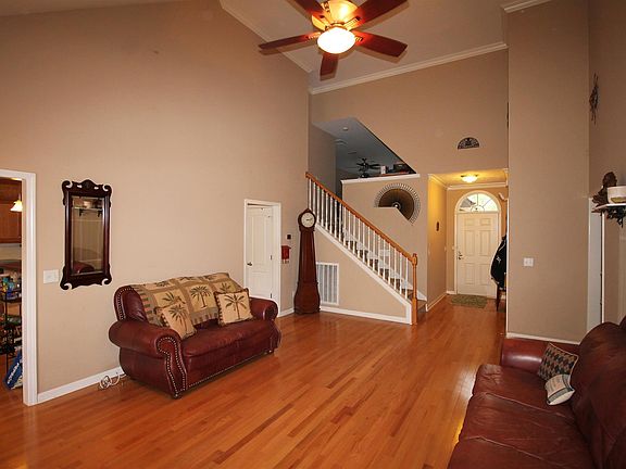 4th image of 4800 Humber Dr