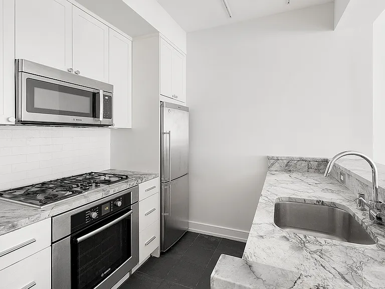 75 Clinton St #8H — Photo 4
