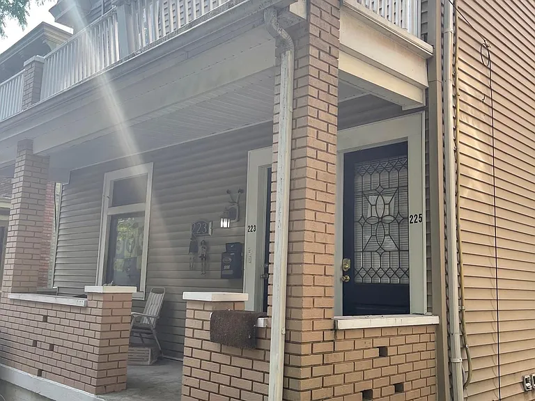 225 Emming St #UPPER — Photo 1