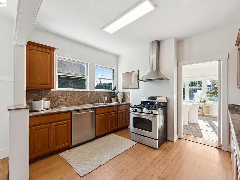 2750 26th Ave — Photo 6