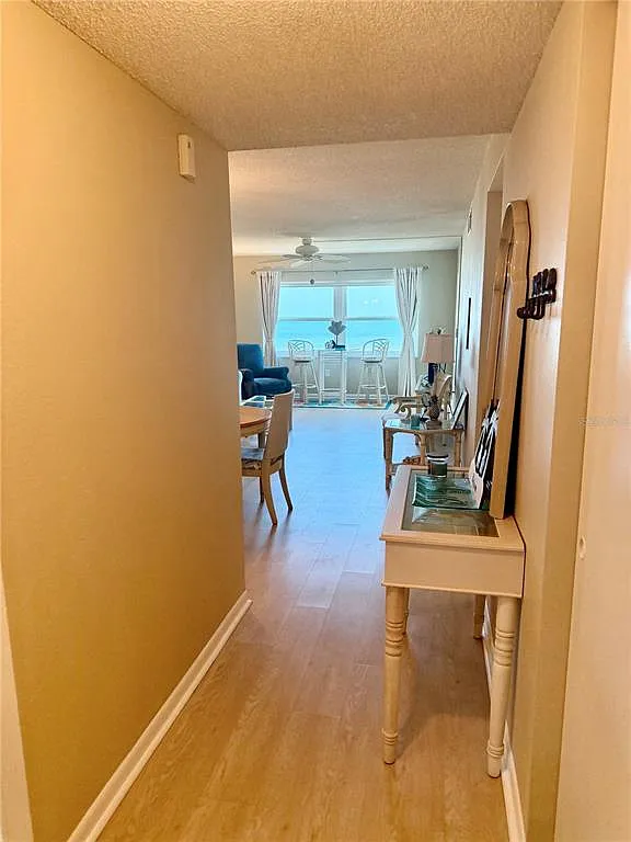 2 bed, 2.0 bath, 1094 sqft, $5,000 — Photo 2
