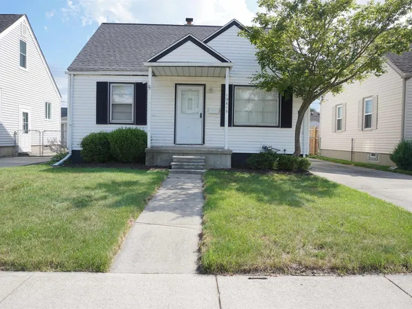 19616 Rosedale St, Saint Clair Shores, MI 48080