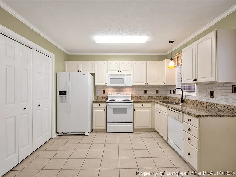 425 Cityview Ln — Photo 7