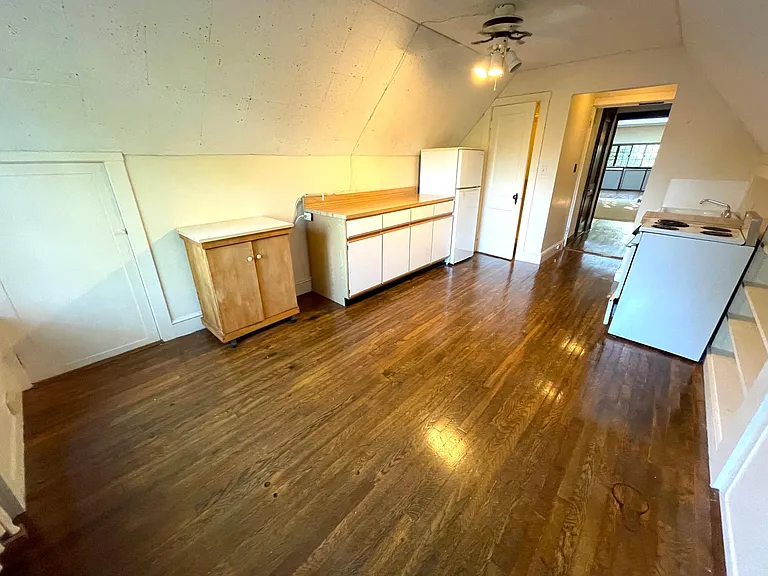 111 Carlton St #3 — Photo 15