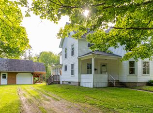 10 Joslyn St, Newport, ME 04953