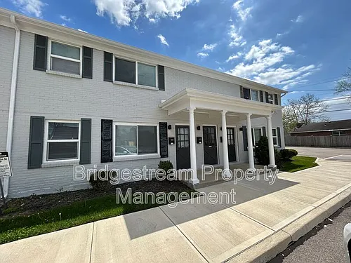 92 W Franklin St #2 Photo 1