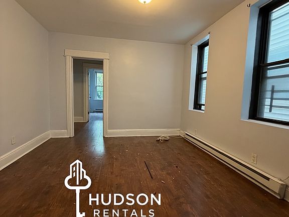 3rd image of 114 Neptune Ave APT 2R