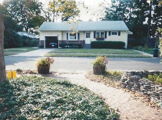 318 Lansdowne Ave, Carle Place, NY 11514