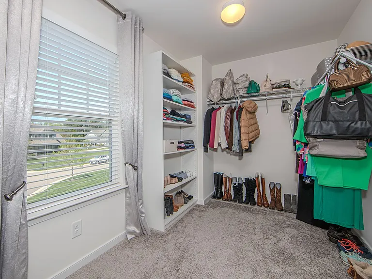 11913 James Overlook Ct — Photo 26