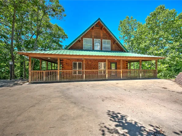 8379 Chestnut Dr, Rogers, AR 72756