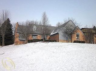 2518 Topsham Dr, Rochester Hills, MI