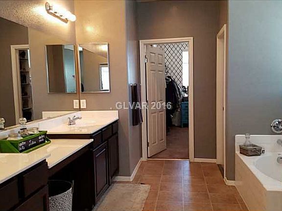 5th image of 2121 Grovestand Ave