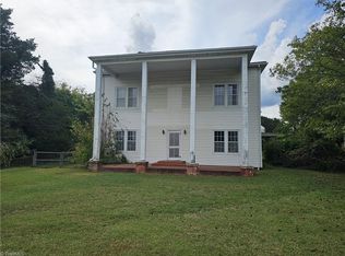 113 W Willow St, Yadkinville, NC 27055