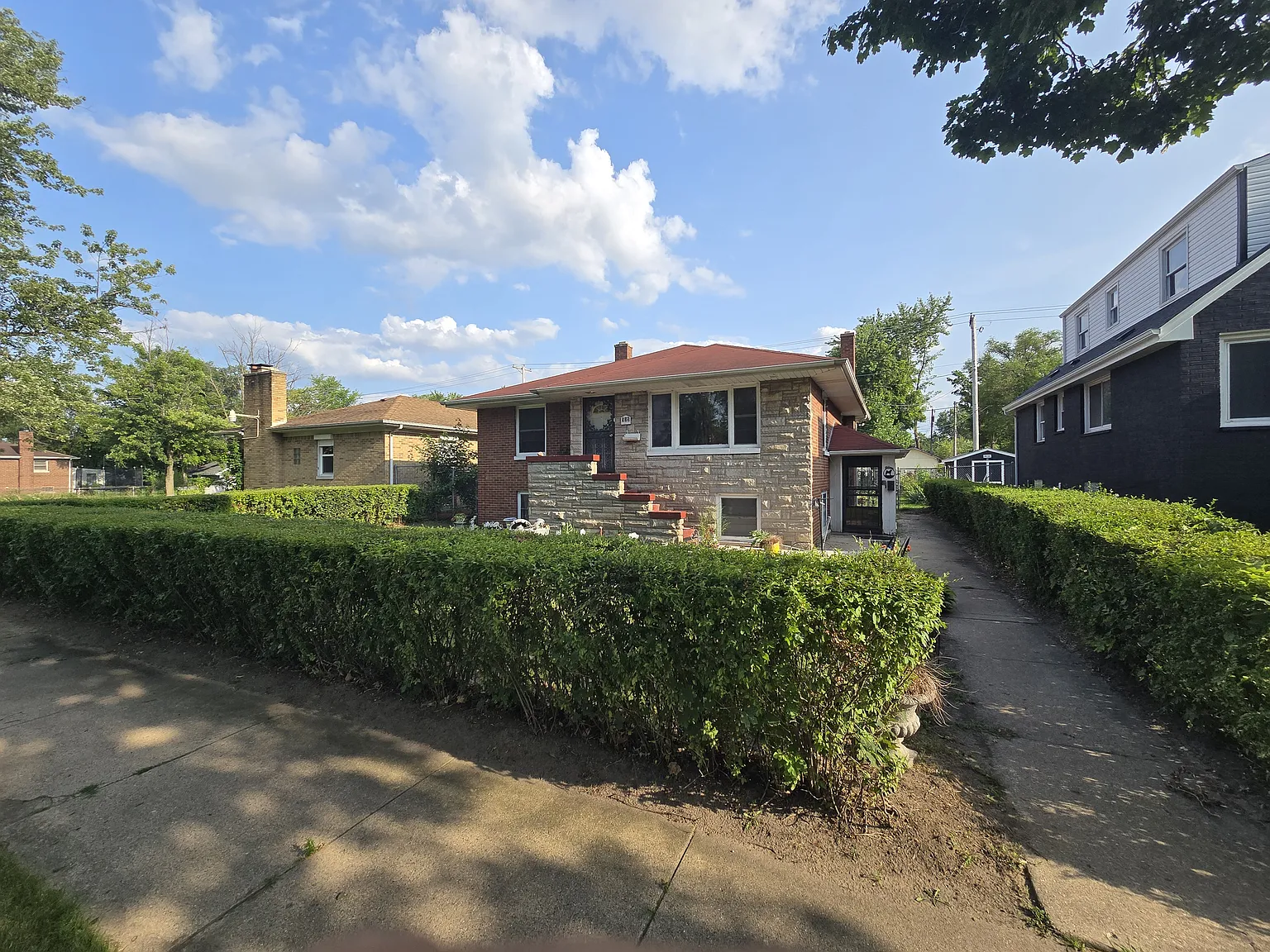 3 bed, 2128 sqft, $1,700 — Photo 2