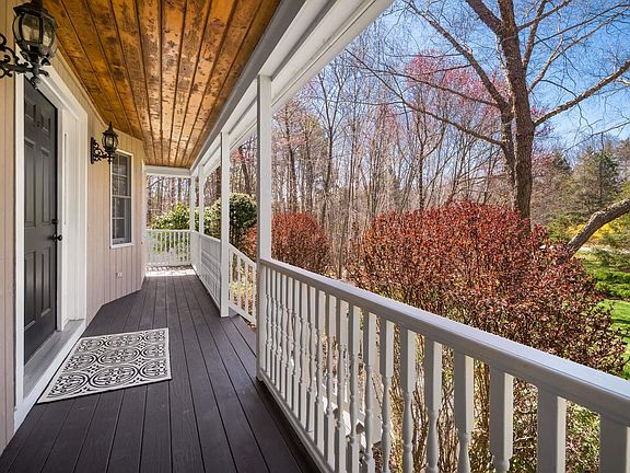 5th image of 1 Meadowlark Drive