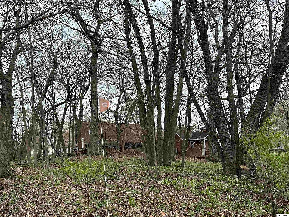1st image of 24396 Maple Dr