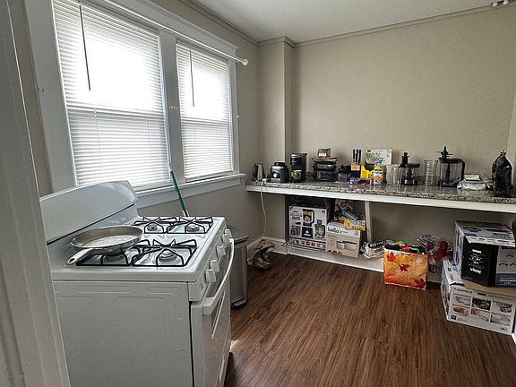 4th image of 72 Chambers St #2