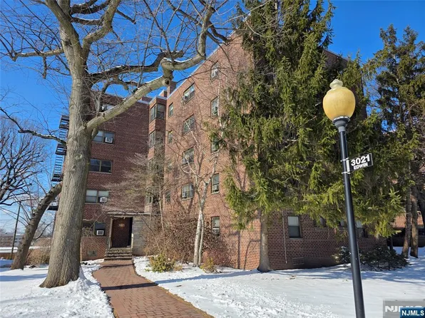3021 Edwin Ave APT 3H, Fort Lee, NJ 07024