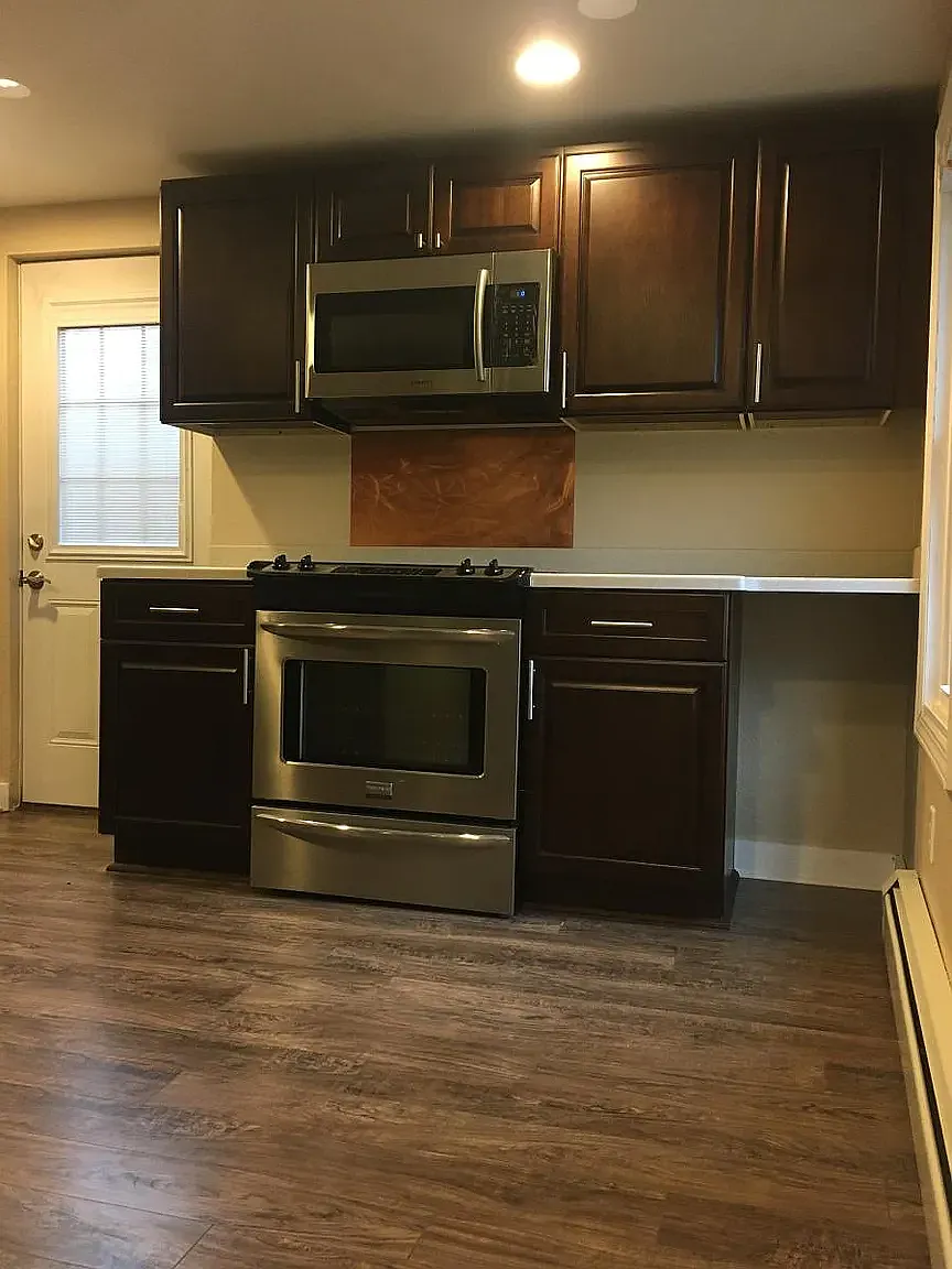 1 bed, 1080 sqft, $1,400 — Photo 3