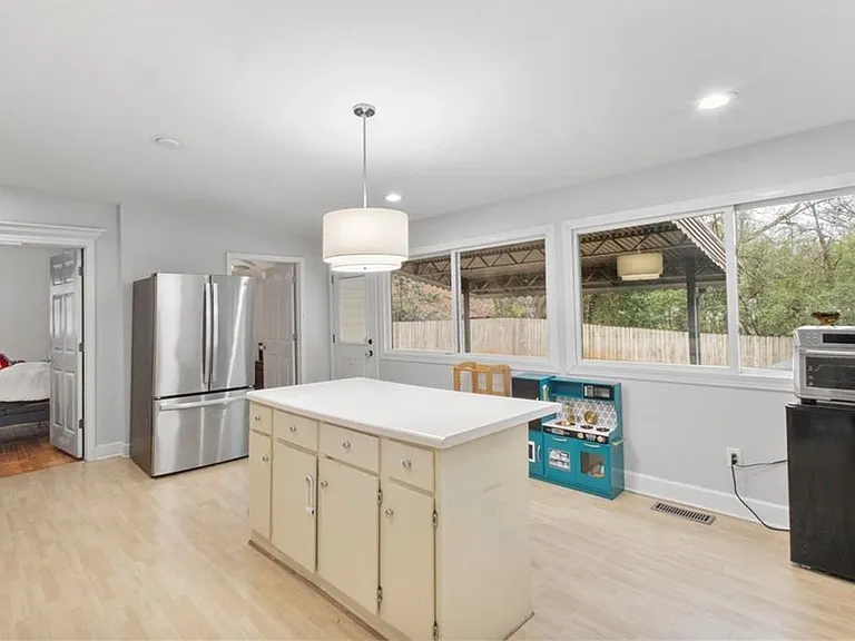 207 N 12th St — Photo 10