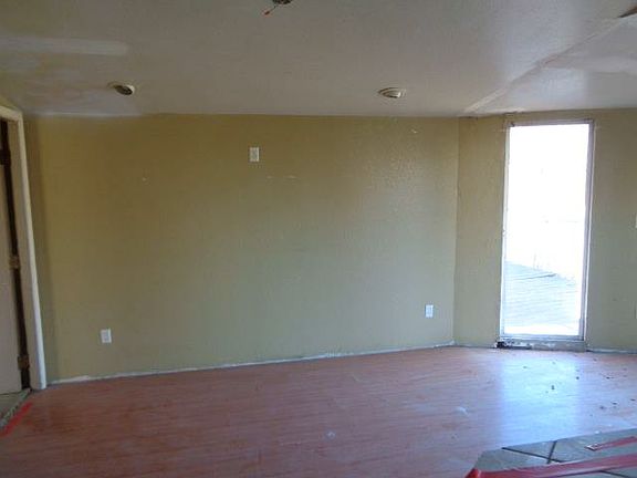2nd image of 1002 Lafayette St