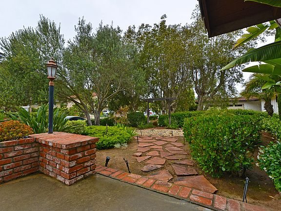 4th image of 28613 Meadow Glen Way W