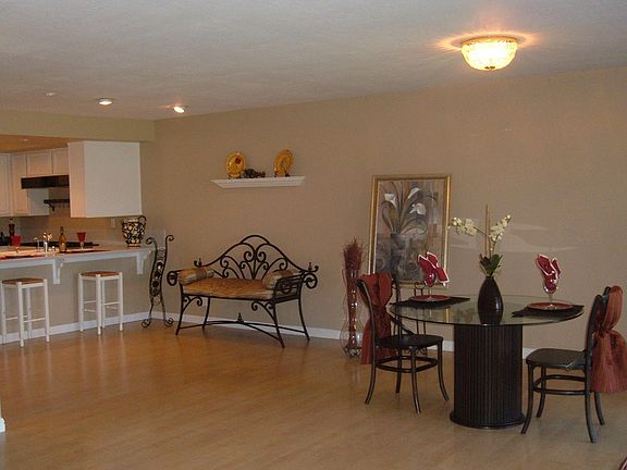 Spacious kitchen and Dining Area Combo
