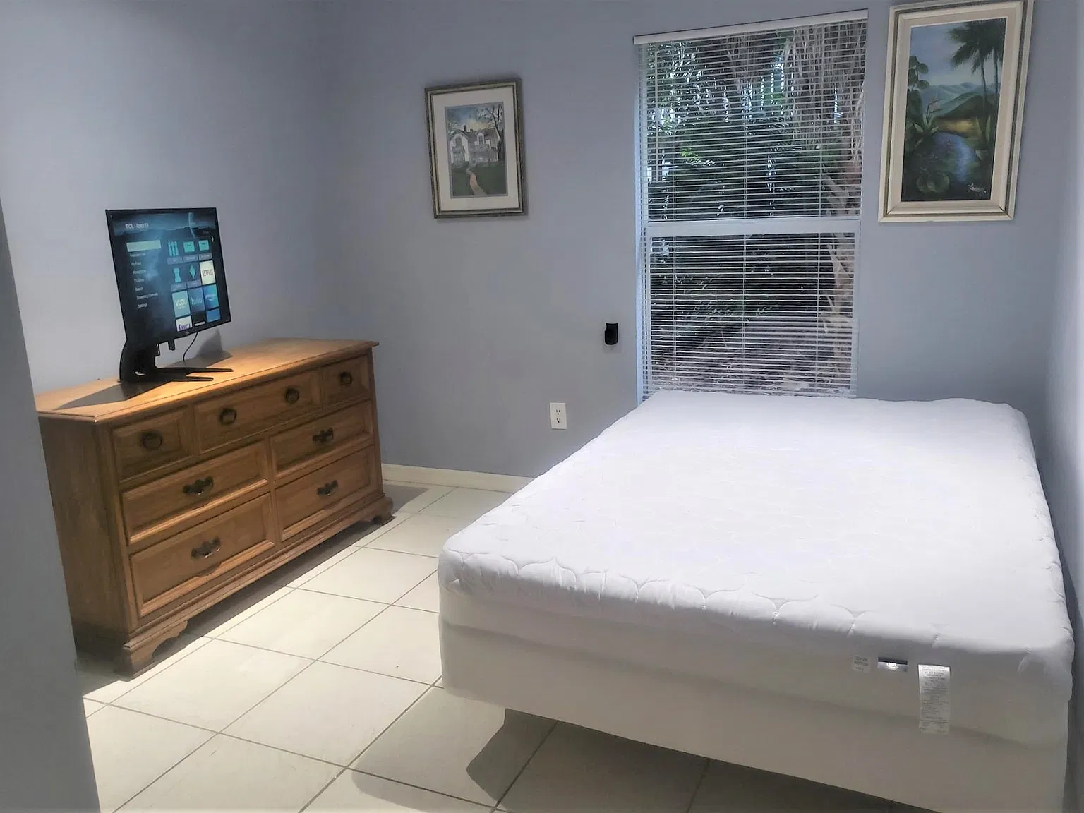 2925 Montclaire Ave Duplex - Unit A RM # 4 — Photo 1