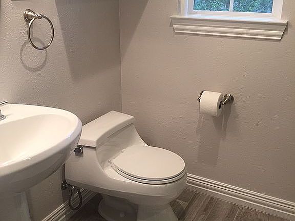 3rd image of 8364 San Leandro Dr