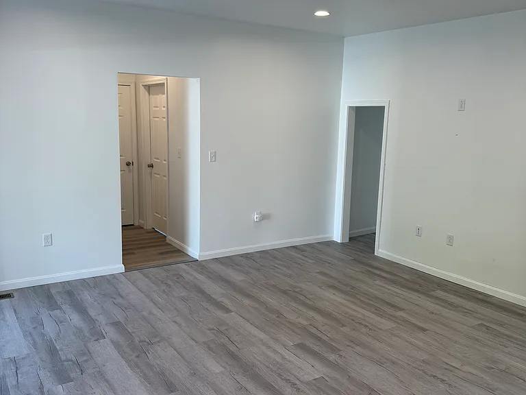 636 Linden Ave — Photo 7