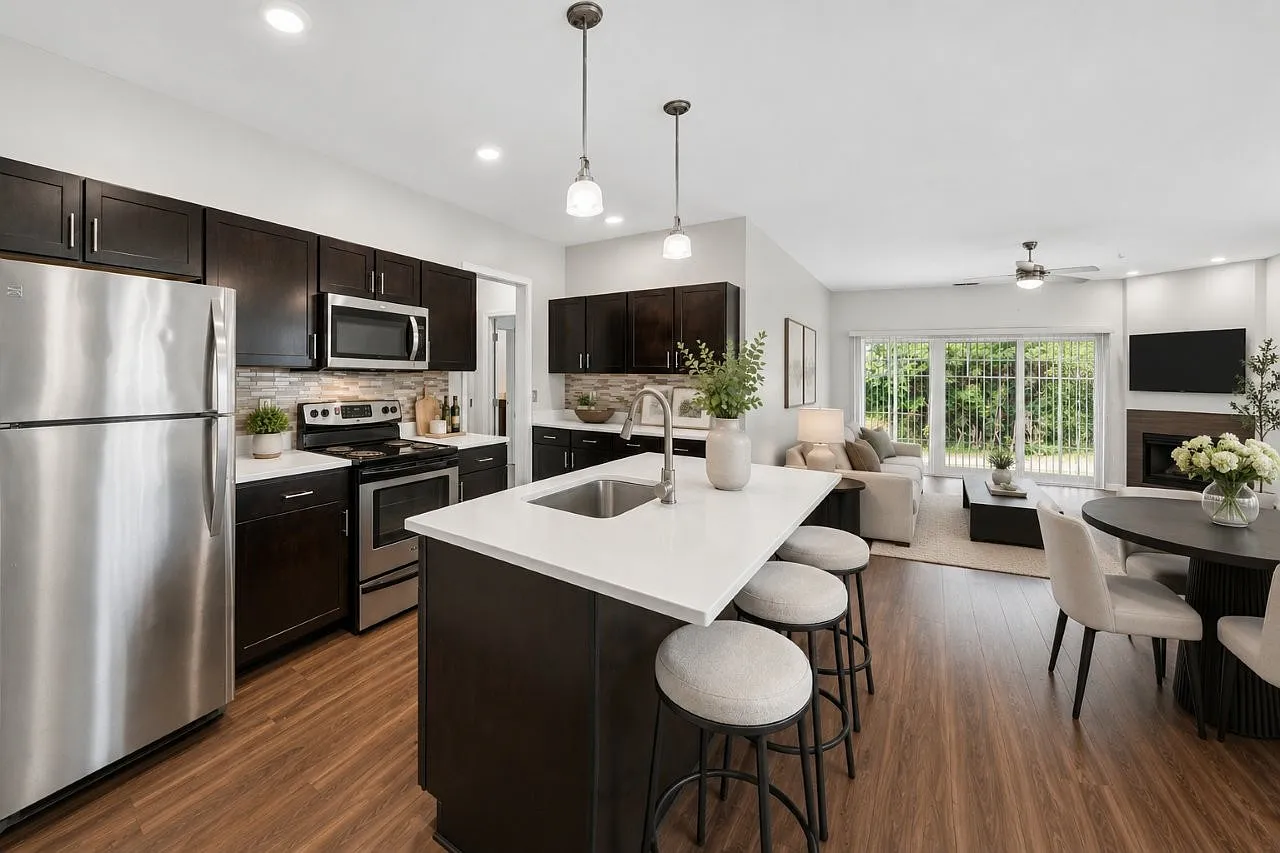 The Links at CenterPointe Townhomes — Photo 2